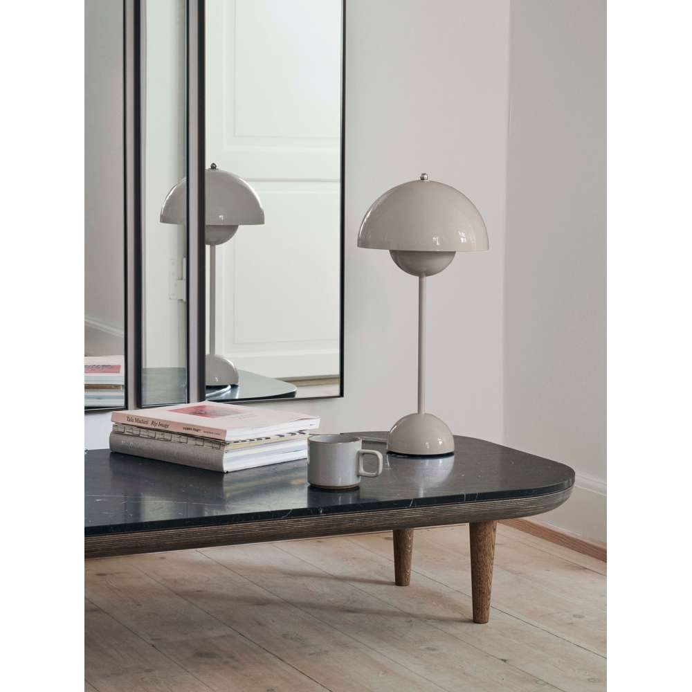 Flowerpot vp3 Bordlampe gråbeige