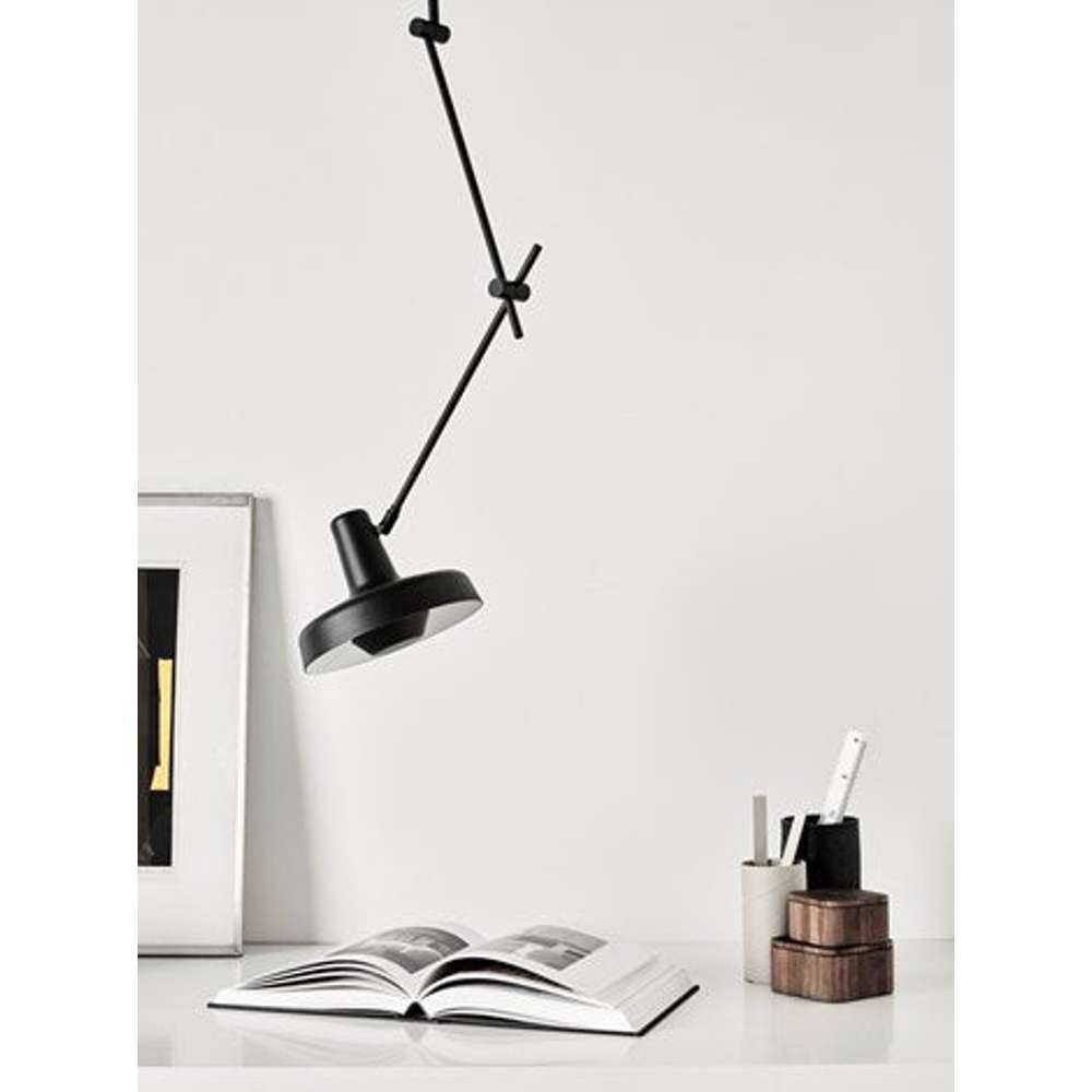 Arigato loftlampe kort sort Loftlampe