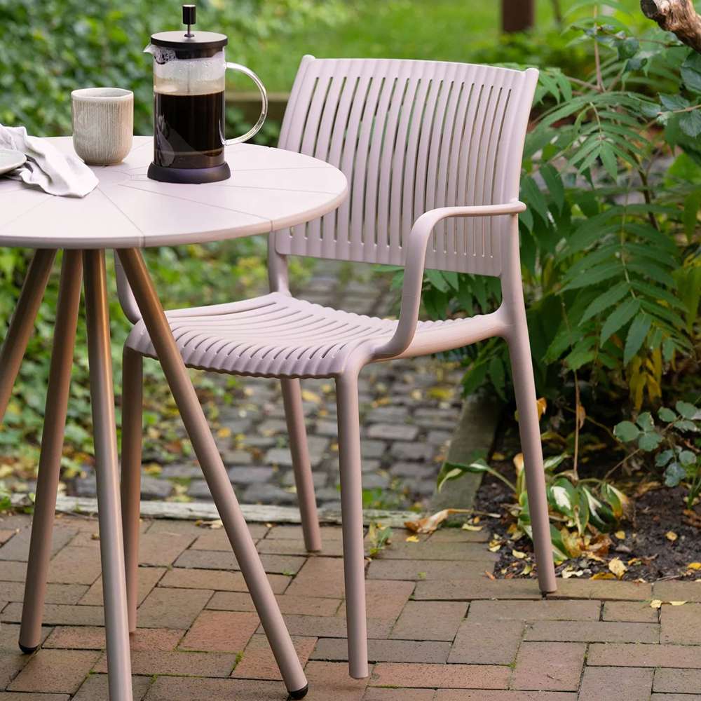 House Nordic Manzano havestol med armlæn  Sort