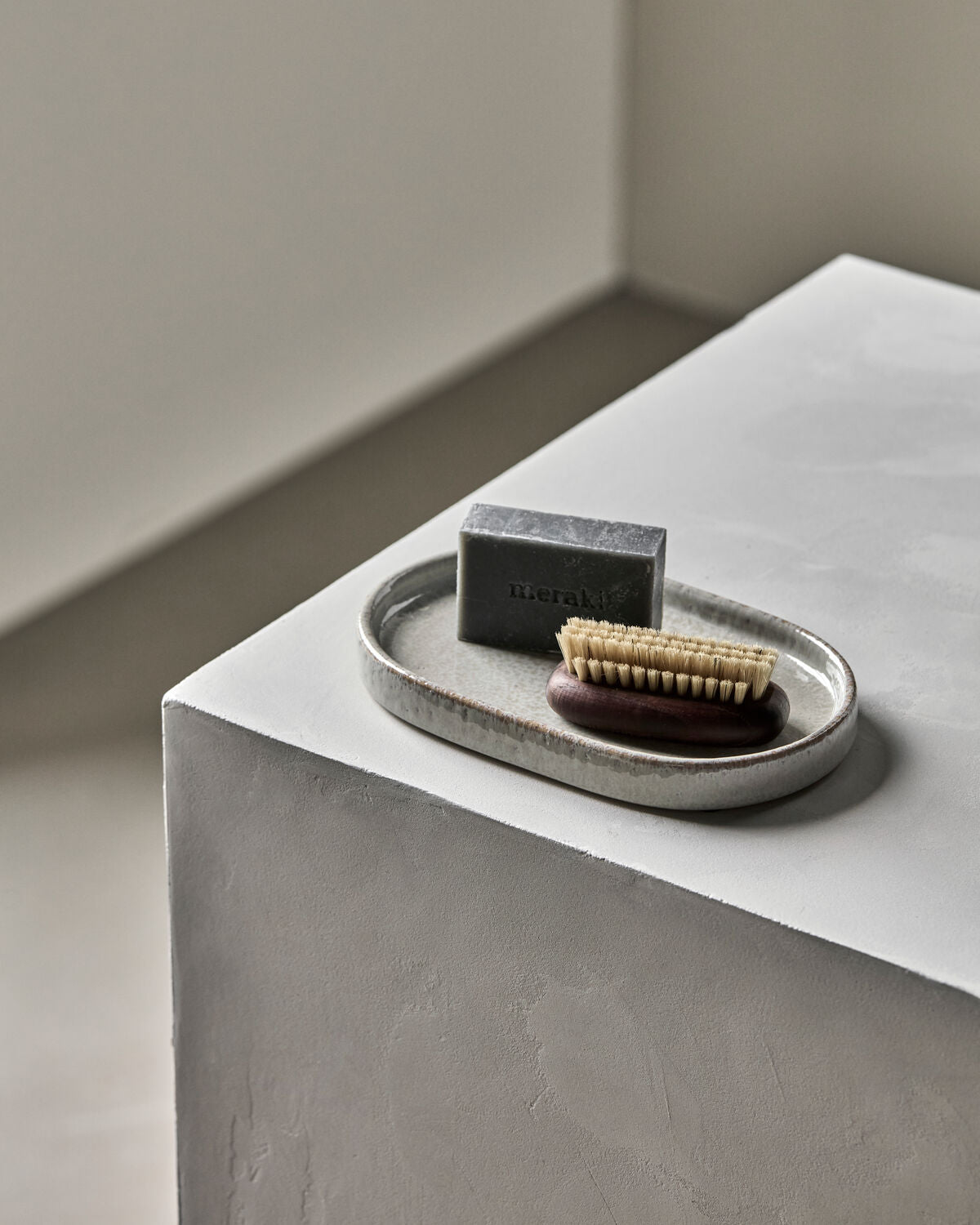 Meraki Bakke, Shellish grey