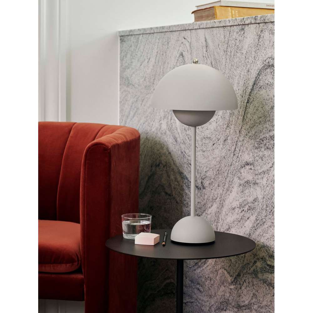 Flowerpot vp3 Bordlampe lys mat grå