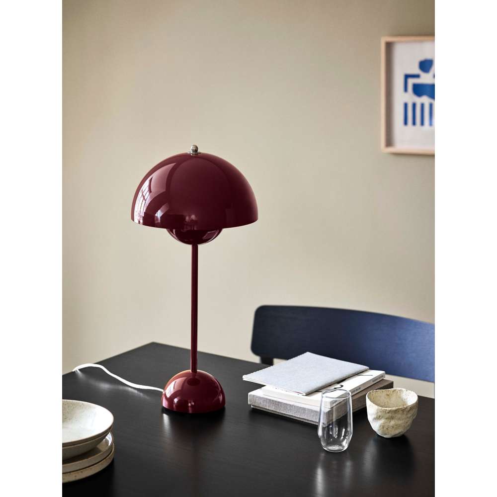 Flowerpot vp3 Bordlampe blommefarvet
