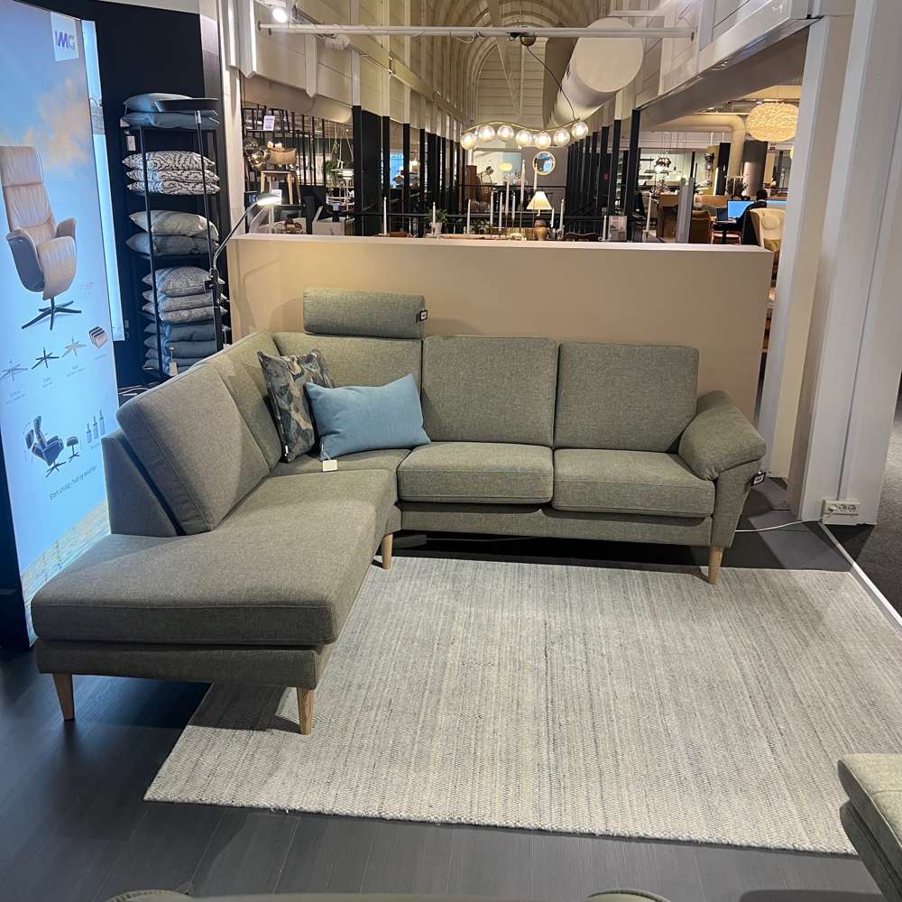 Lindholm hjørnesofa m/ puffend (V) u. nakkestøtte