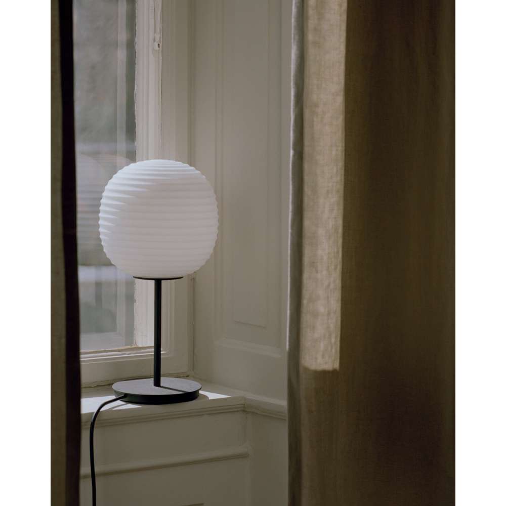 Lantern medium Bordlampe Opal