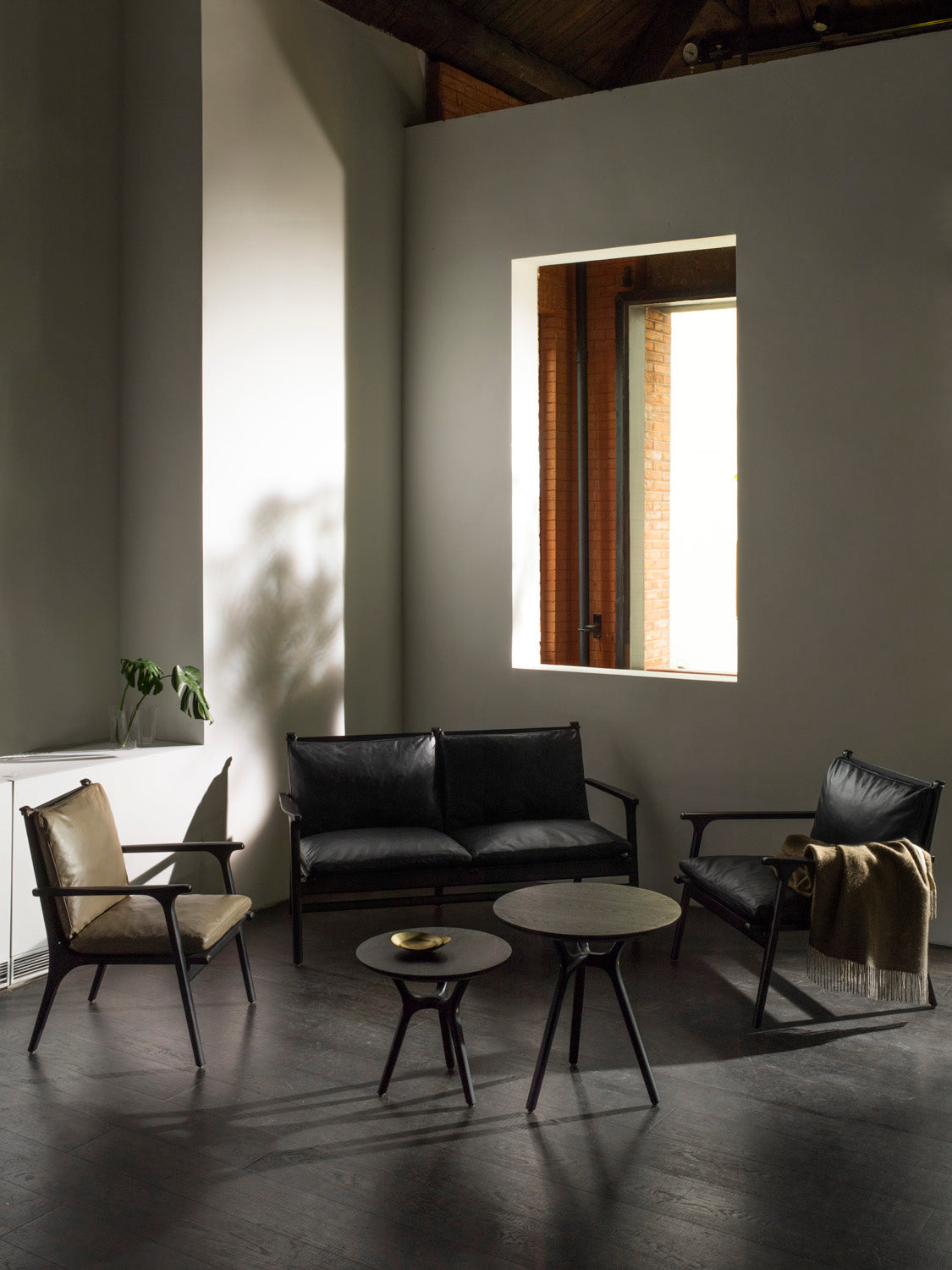 Rén Lounge Sofa 2-Seater in Black Painted Oak with Black Leather by Stellar Works