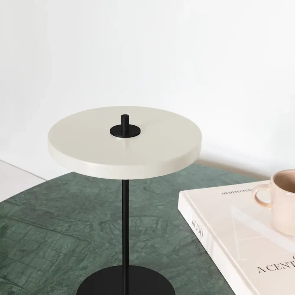 Asteria Table Pearl white Black base  Bordlampe