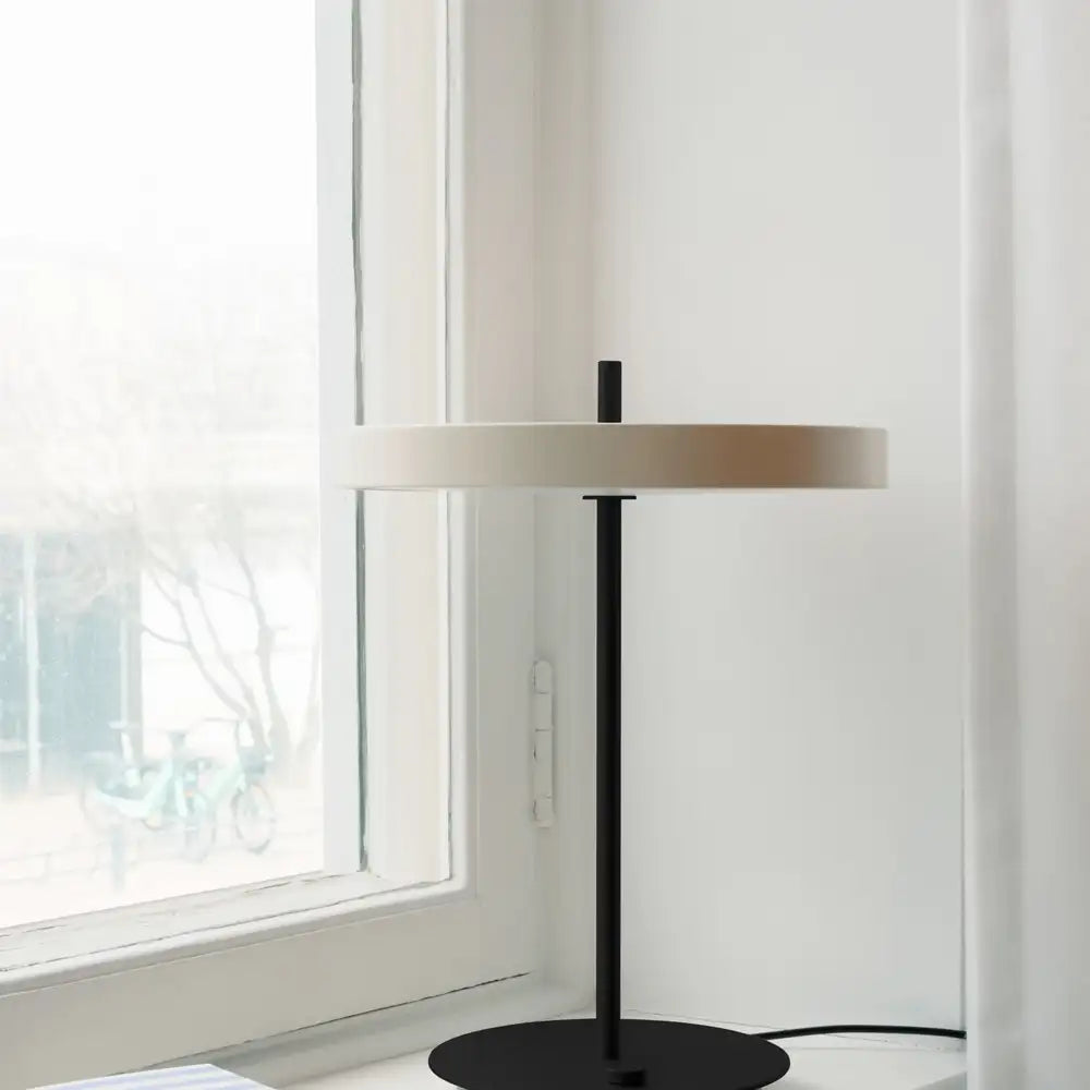 Asteria Table Pearl white Black base  Bordlampe