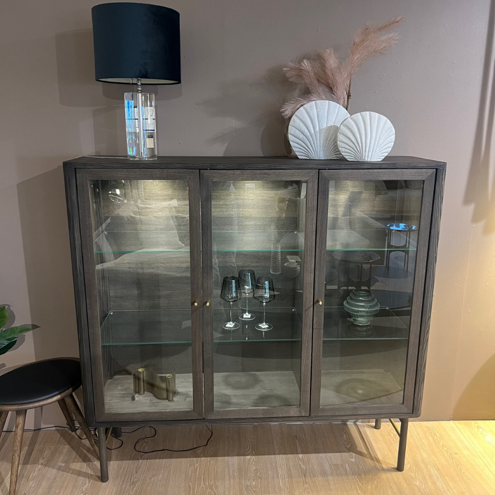Velvet vitrine m/ 3 glasdøre og LED spot