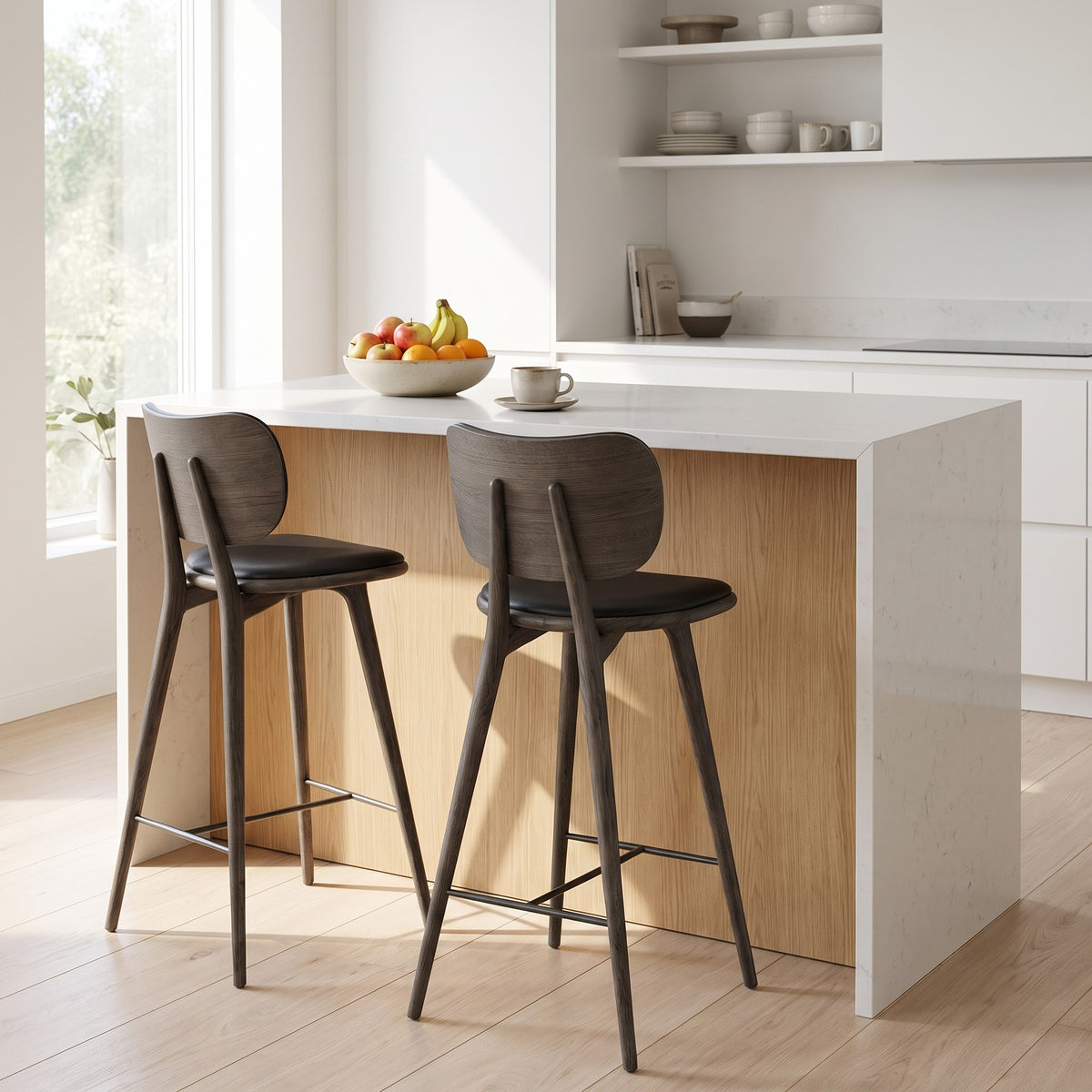 Mater High Stool barstol m/ryglæn – miljøbillede