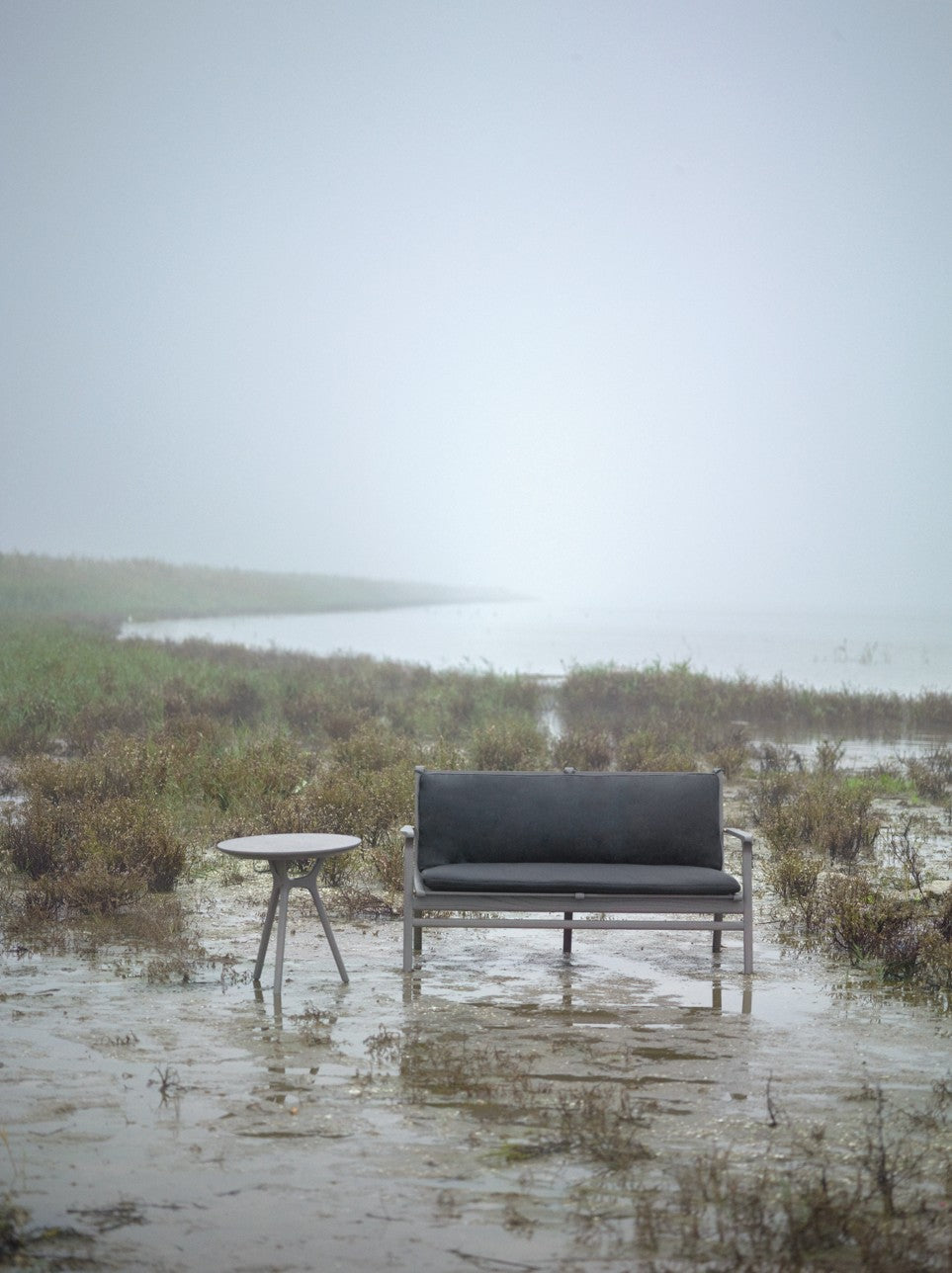 Rén Lounge Sofa for 2 persons in Natural Oak with Black Leather by Stellar Works